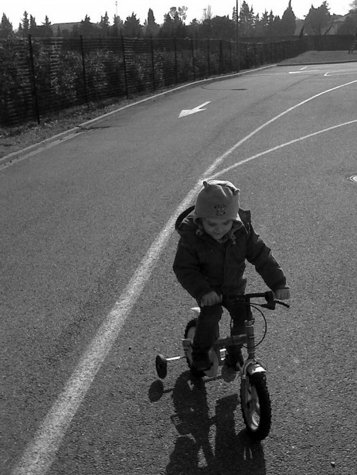 Théodore sur son vélo 1