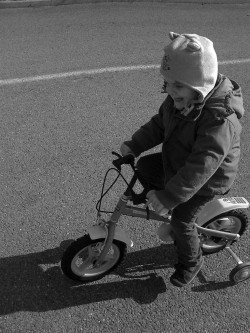 Théodore sur son vélo 3